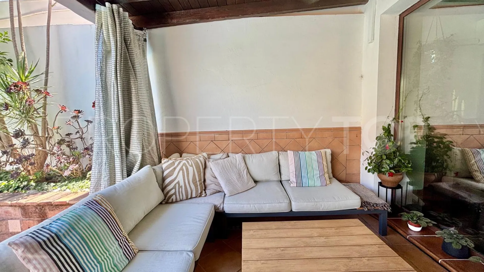 Estepona Centre 5 bedrooms town house for sale