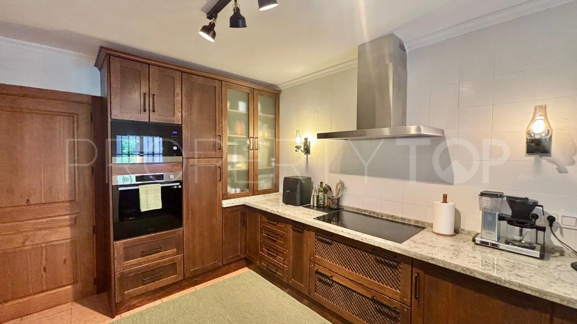 Estepona Centre 5 bedrooms town house for sale