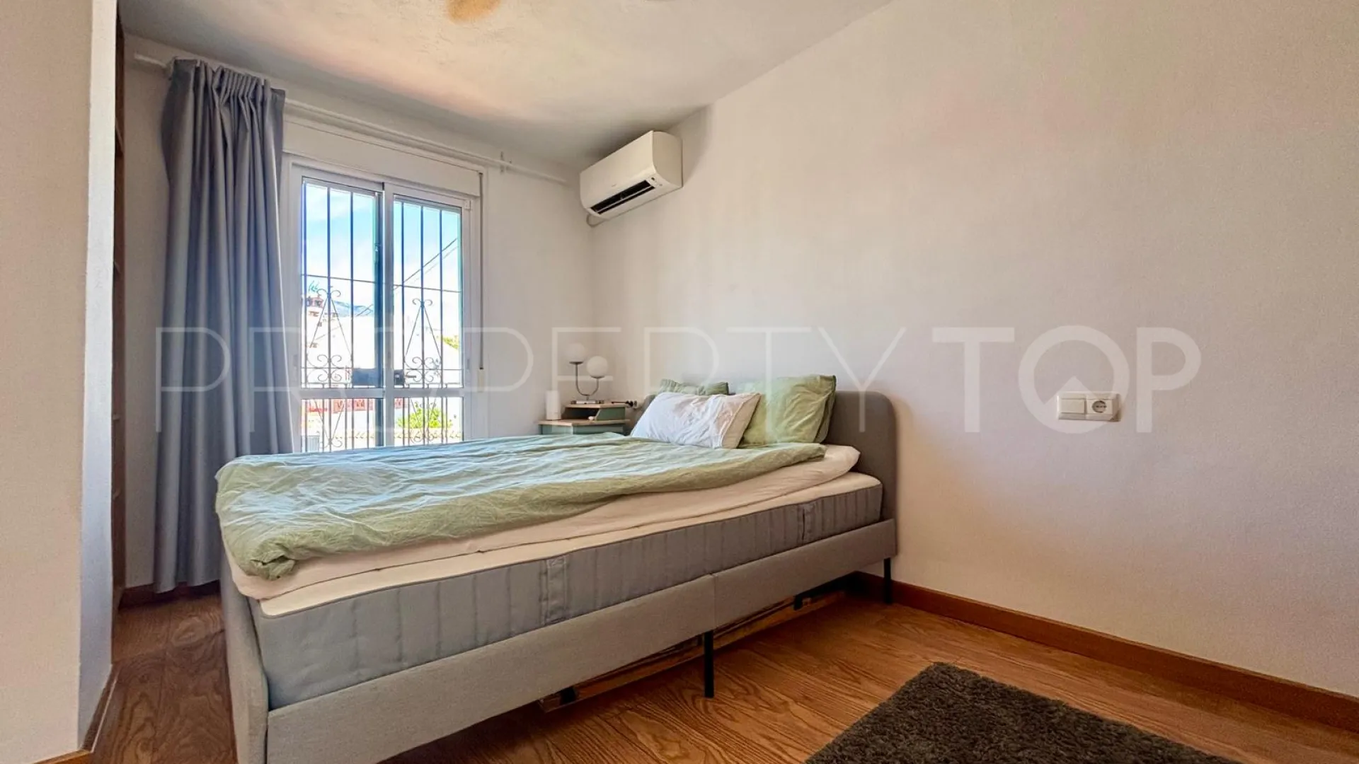 Estepona Centre 5 bedrooms town house for sale