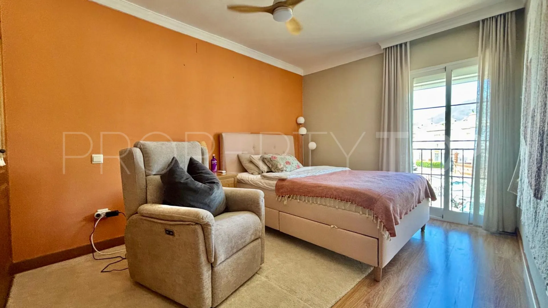 Estepona Centre 5 bedrooms town house for sale