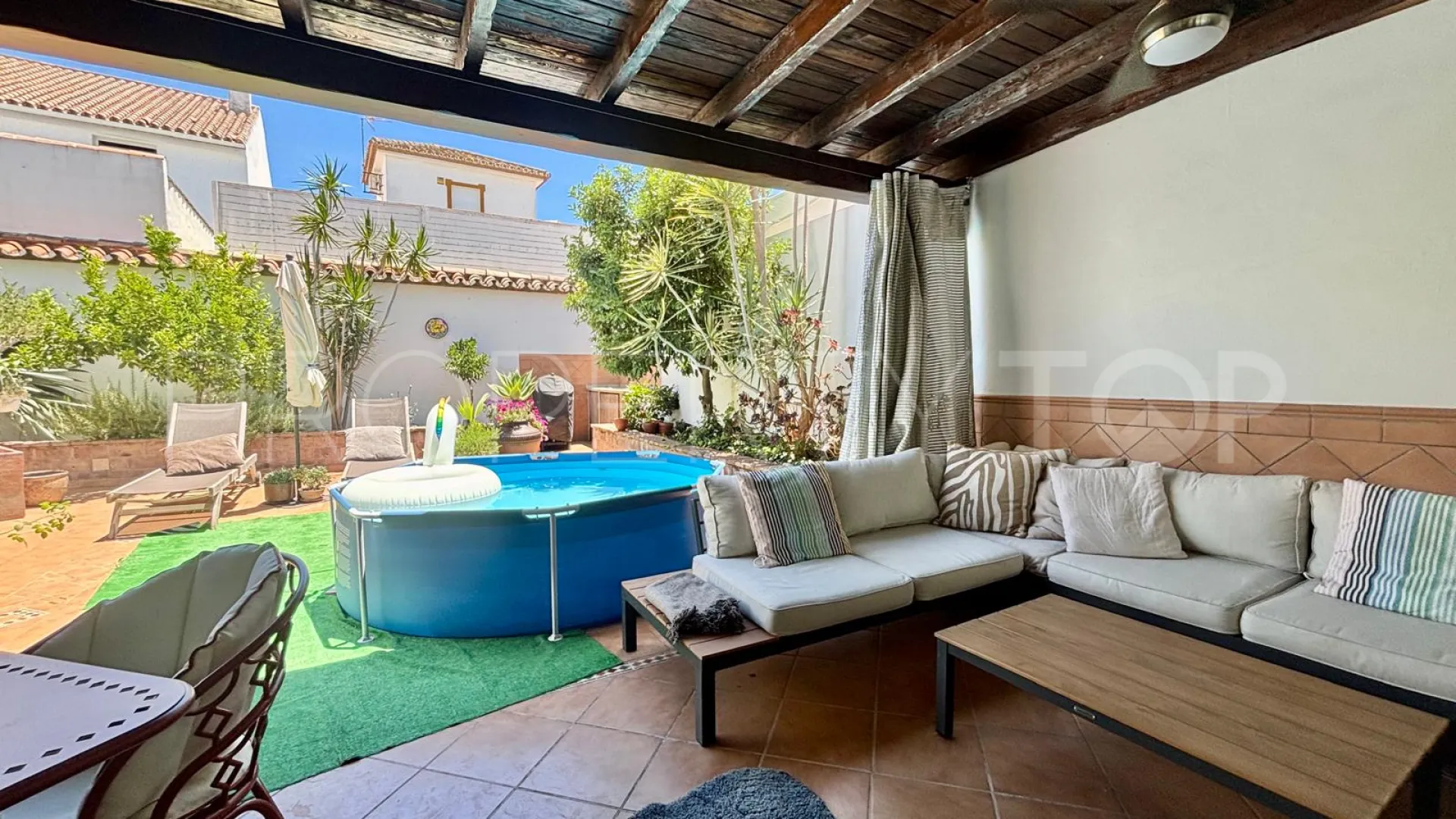 Estepona Centre 5 bedrooms town house for sale