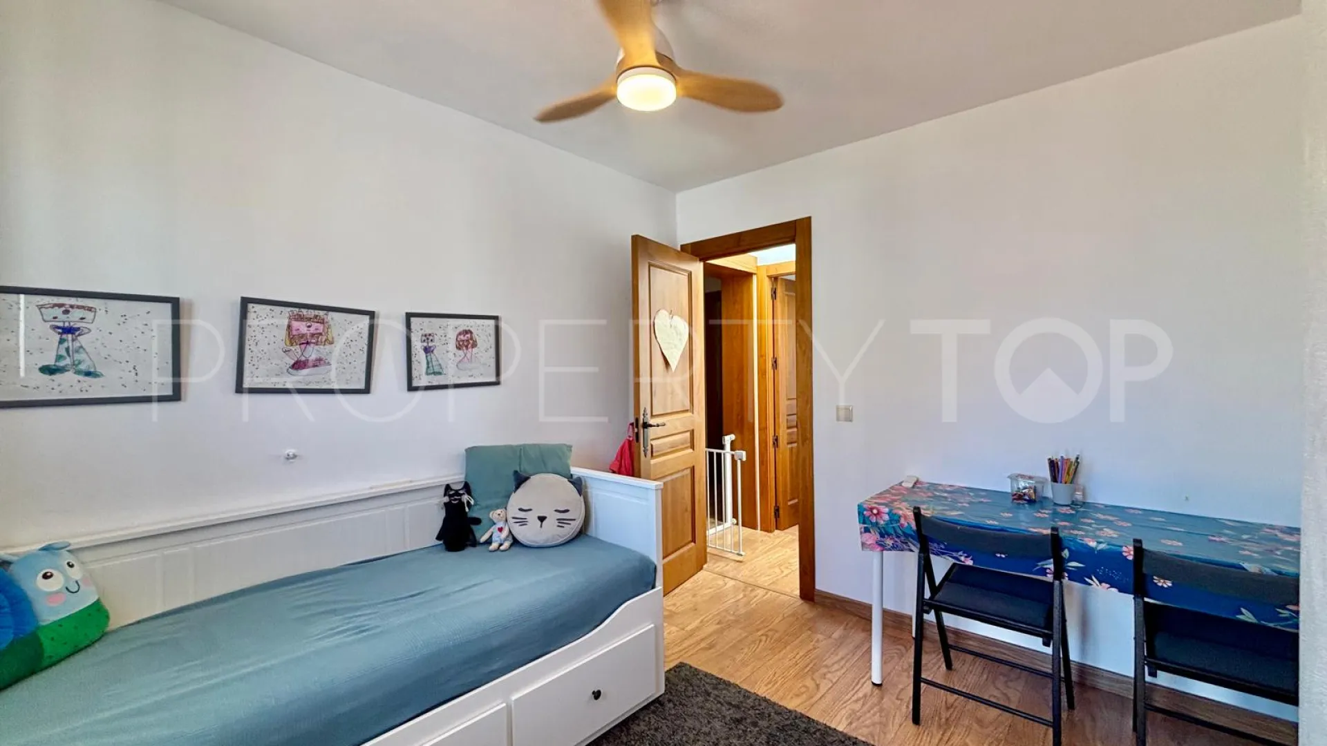 Estepona Centre 5 bedrooms town house for sale