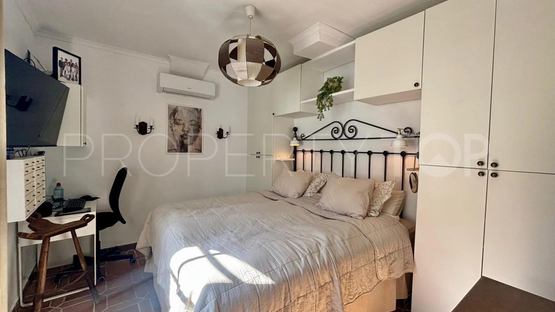 Adosado de 2 dormitorios a la venta en Estepona Casco Antiguo