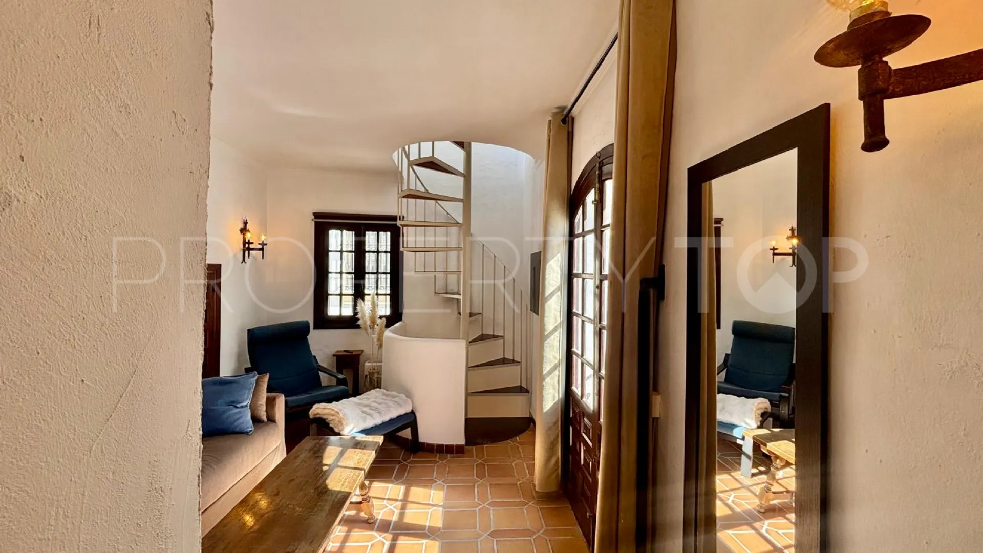 Adosado de 2 dormitorios a la venta en Estepona Casco Antiguo