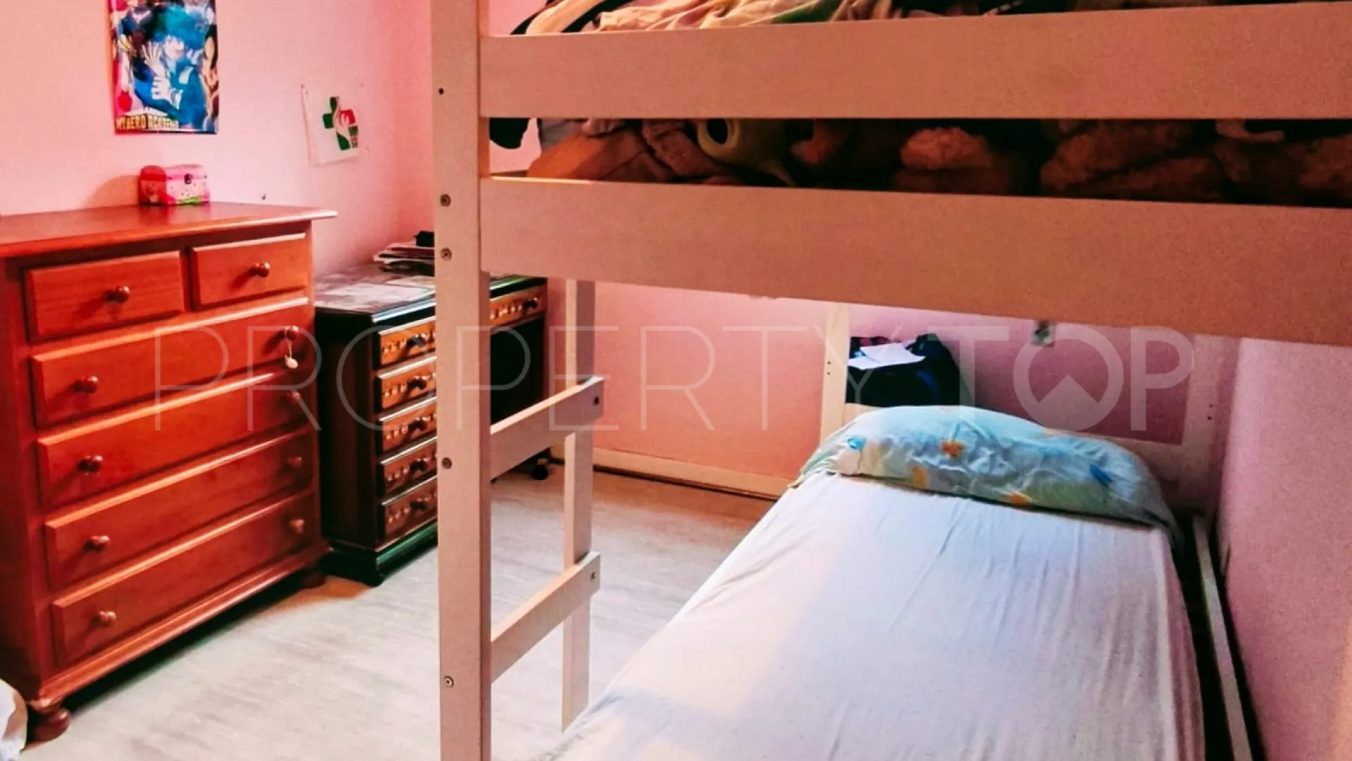 Se vende adosado con 3 dormitorios en Estepona Casco Antiguo