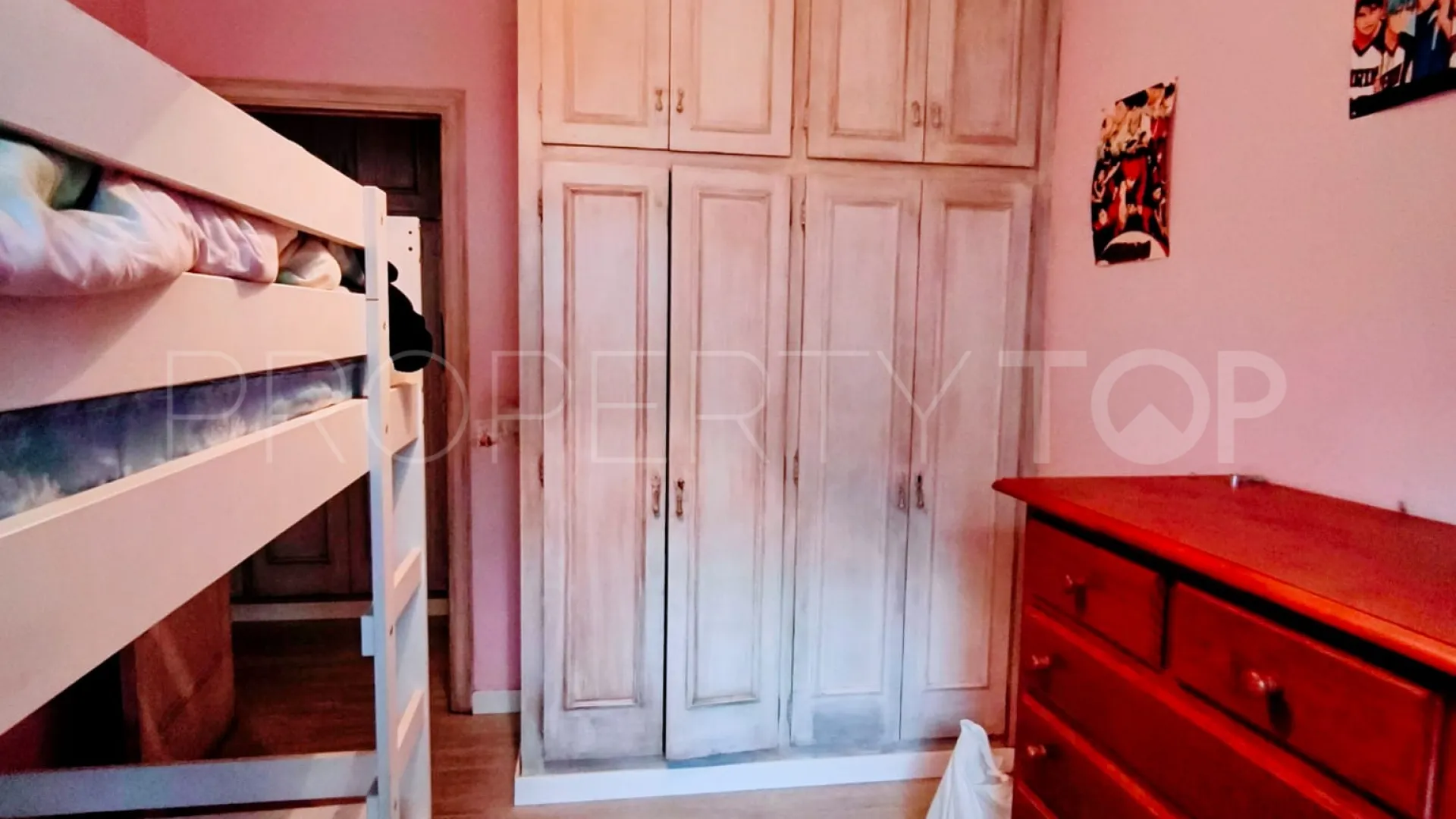 Se vende adosado con 3 dormitorios en Estepona Casco Antiguo