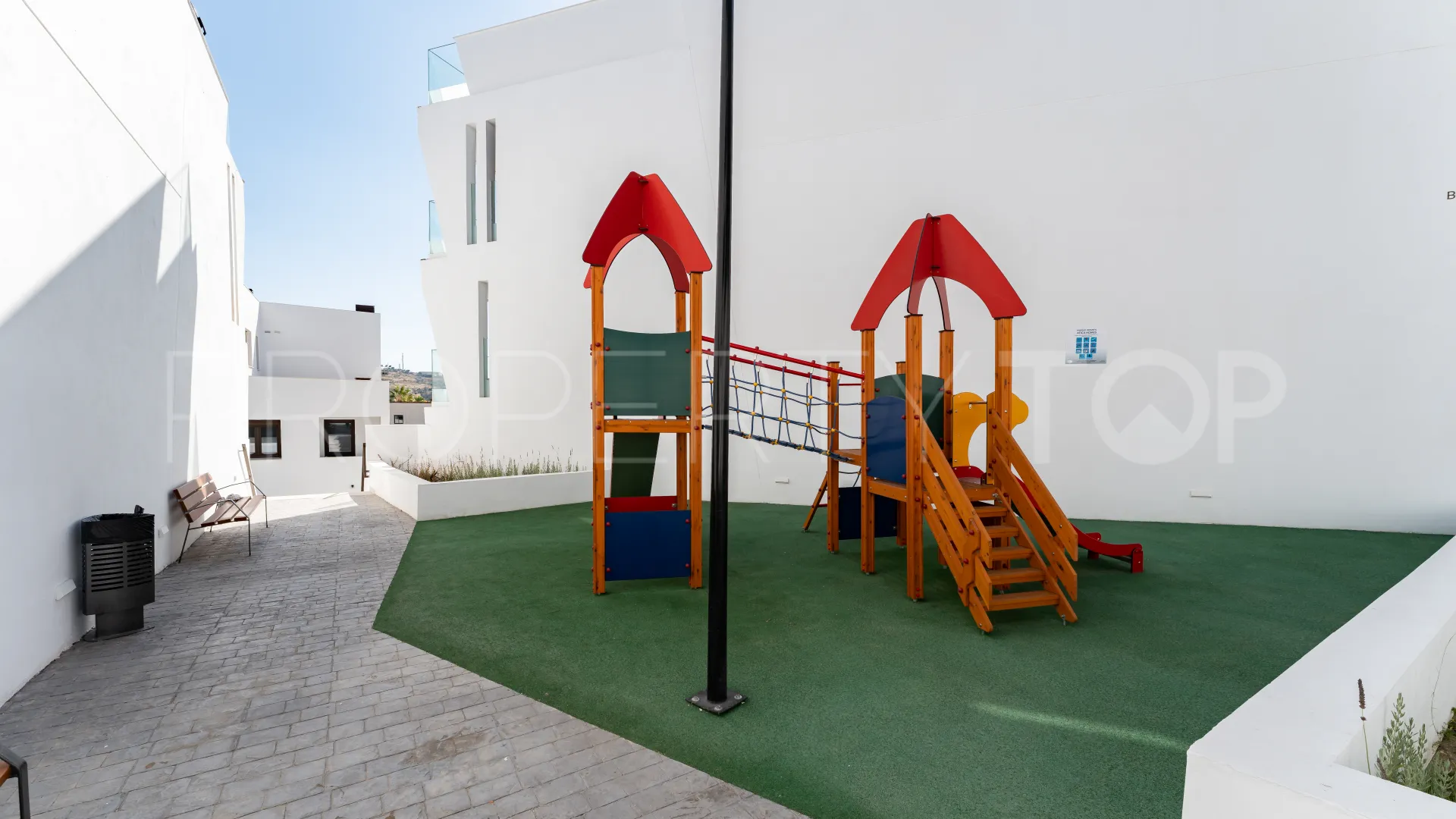 Se vende apartamento en Avda de Andalucia - Sierra de Estepona