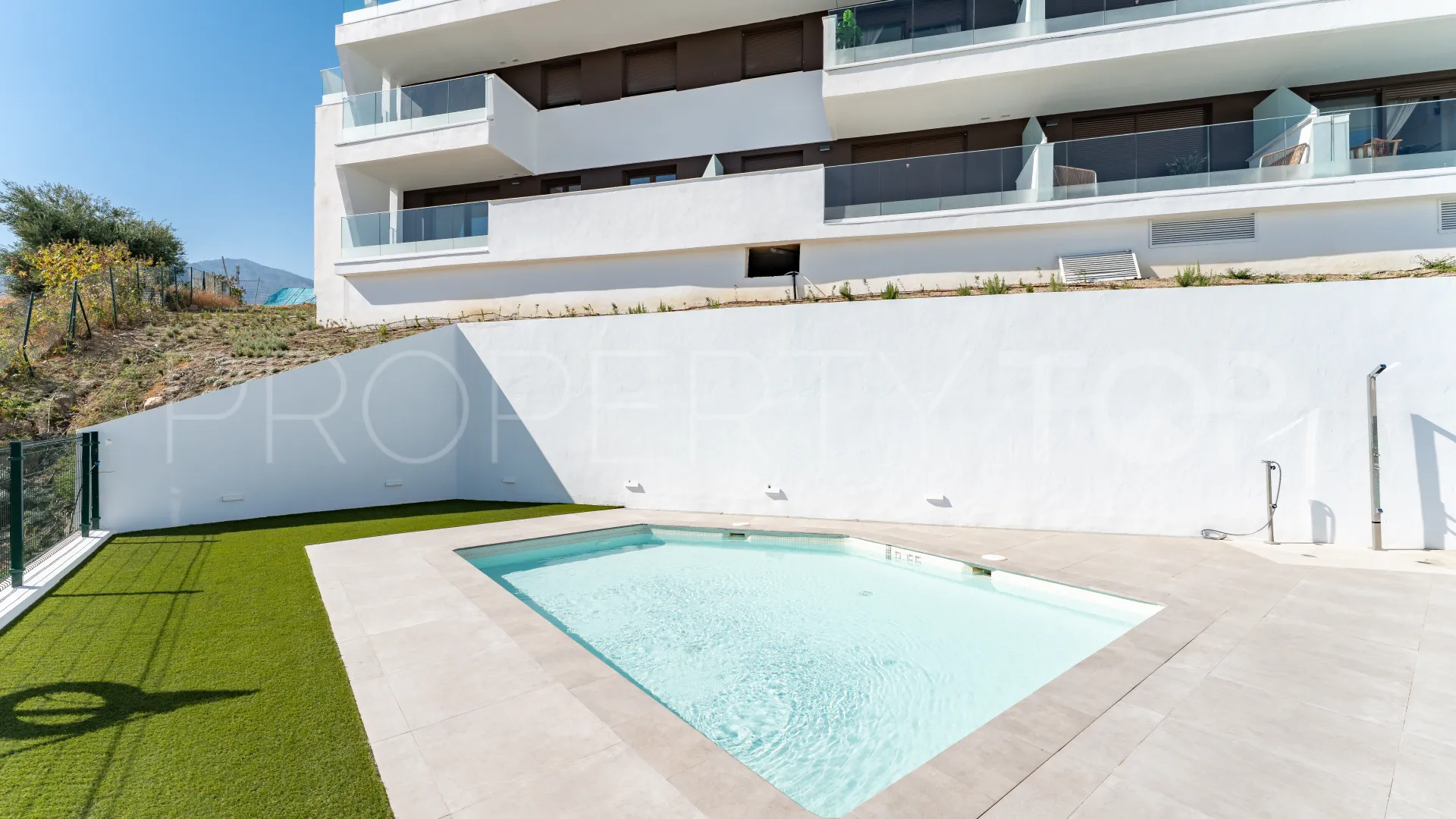 Se vende apartamento en Avda de Andalucia - Sierra de Estepona