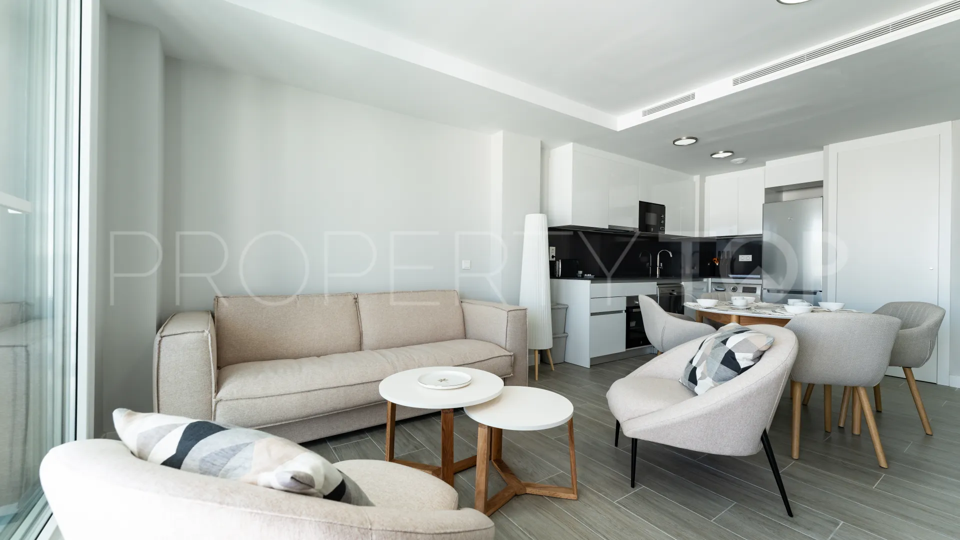 Se vende apartamento en Avda de Andalucia - Sierra de Estepona