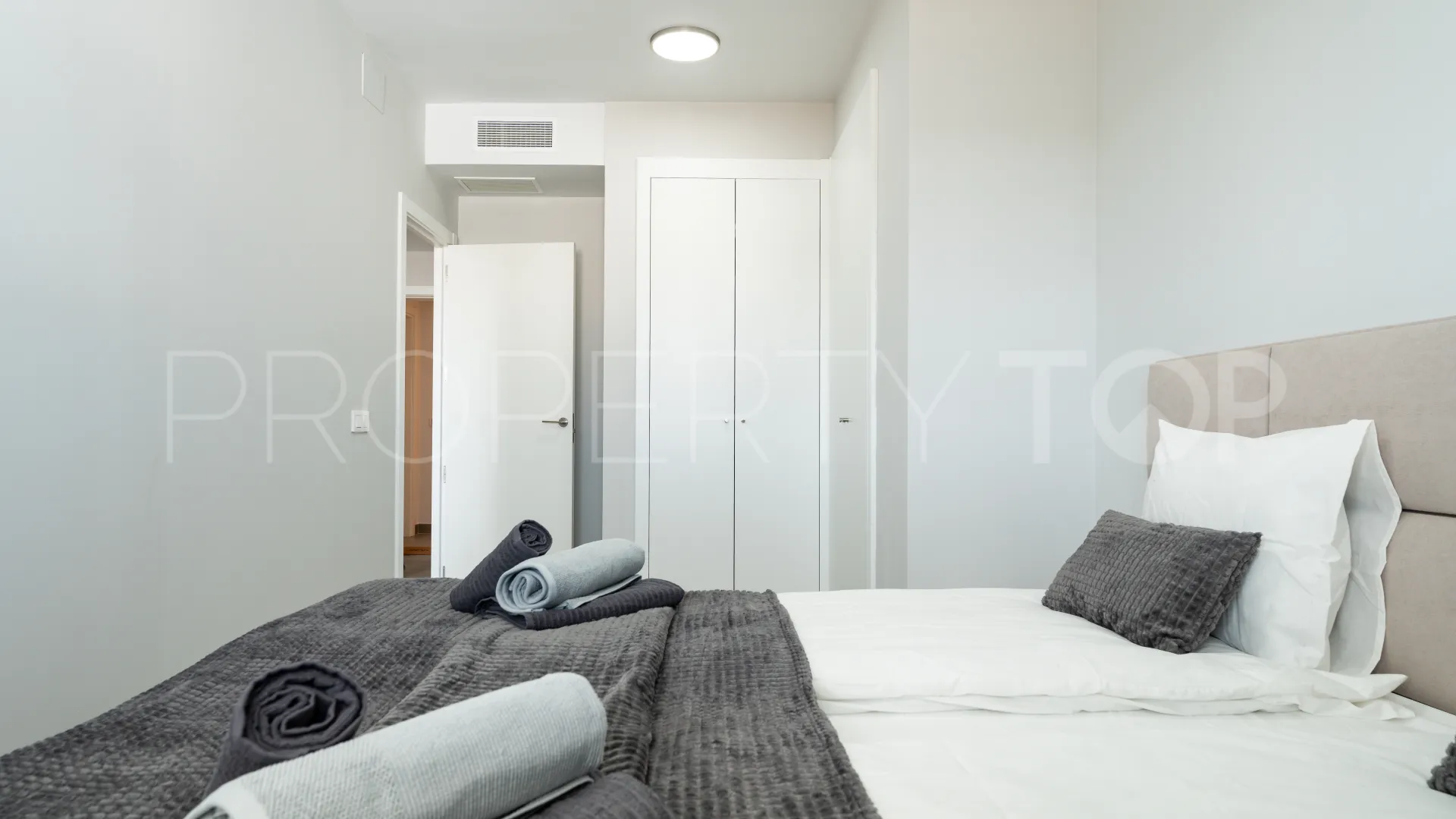 Se vende apartamento en Avda de Andalucia - Sierra de Estepona
