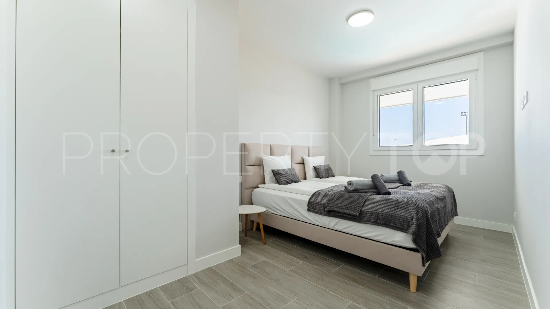 Se vende apartamento en Avda de Andalucia - Sierra de Estepona