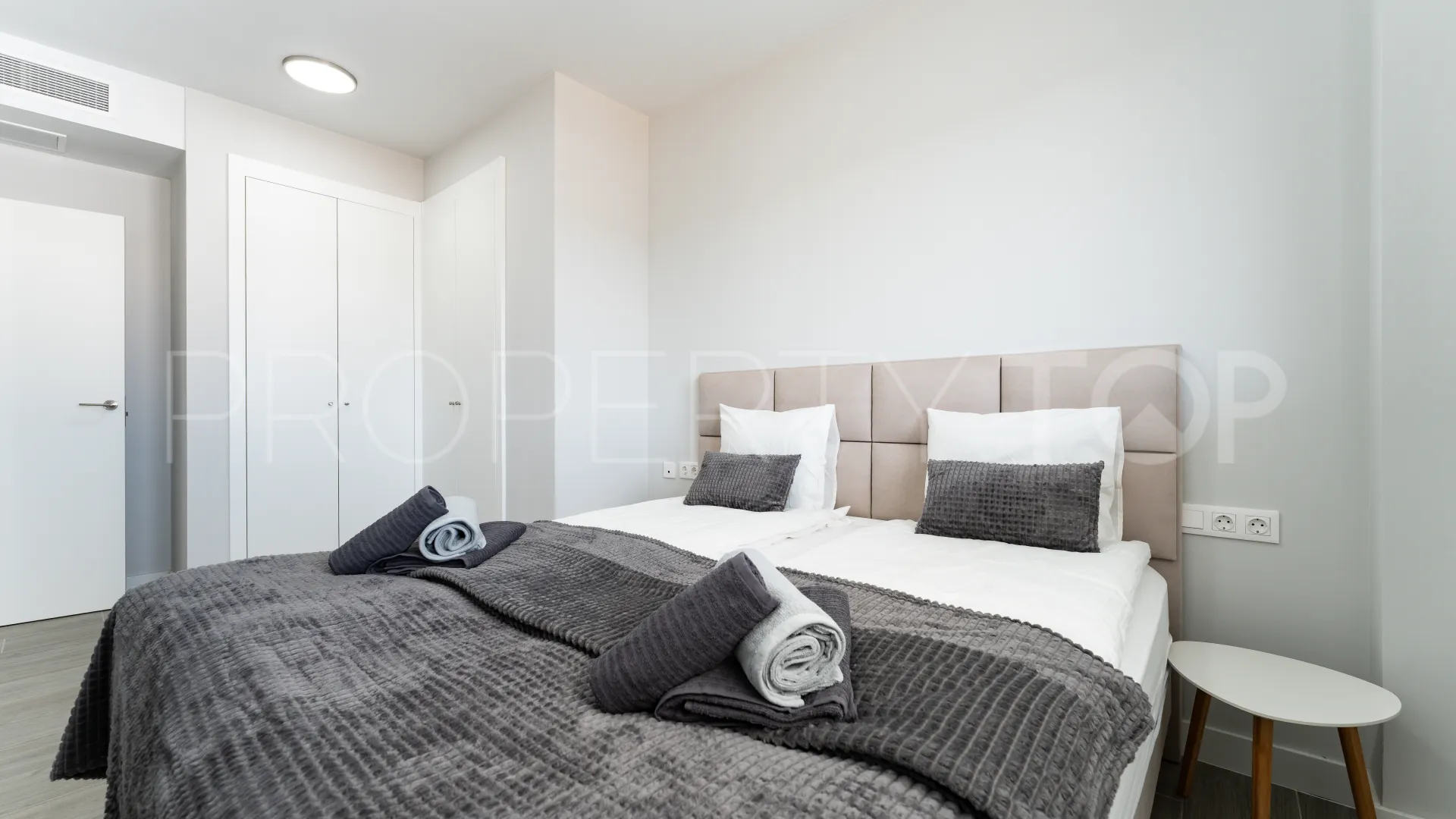 Se vende apartamento en Avda de Andalucia - Sierra de Estepona
