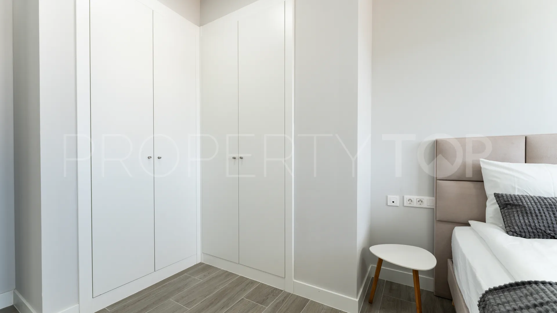 Se vende apartamento en Avda de Andalucia - Sierra de Estepona
