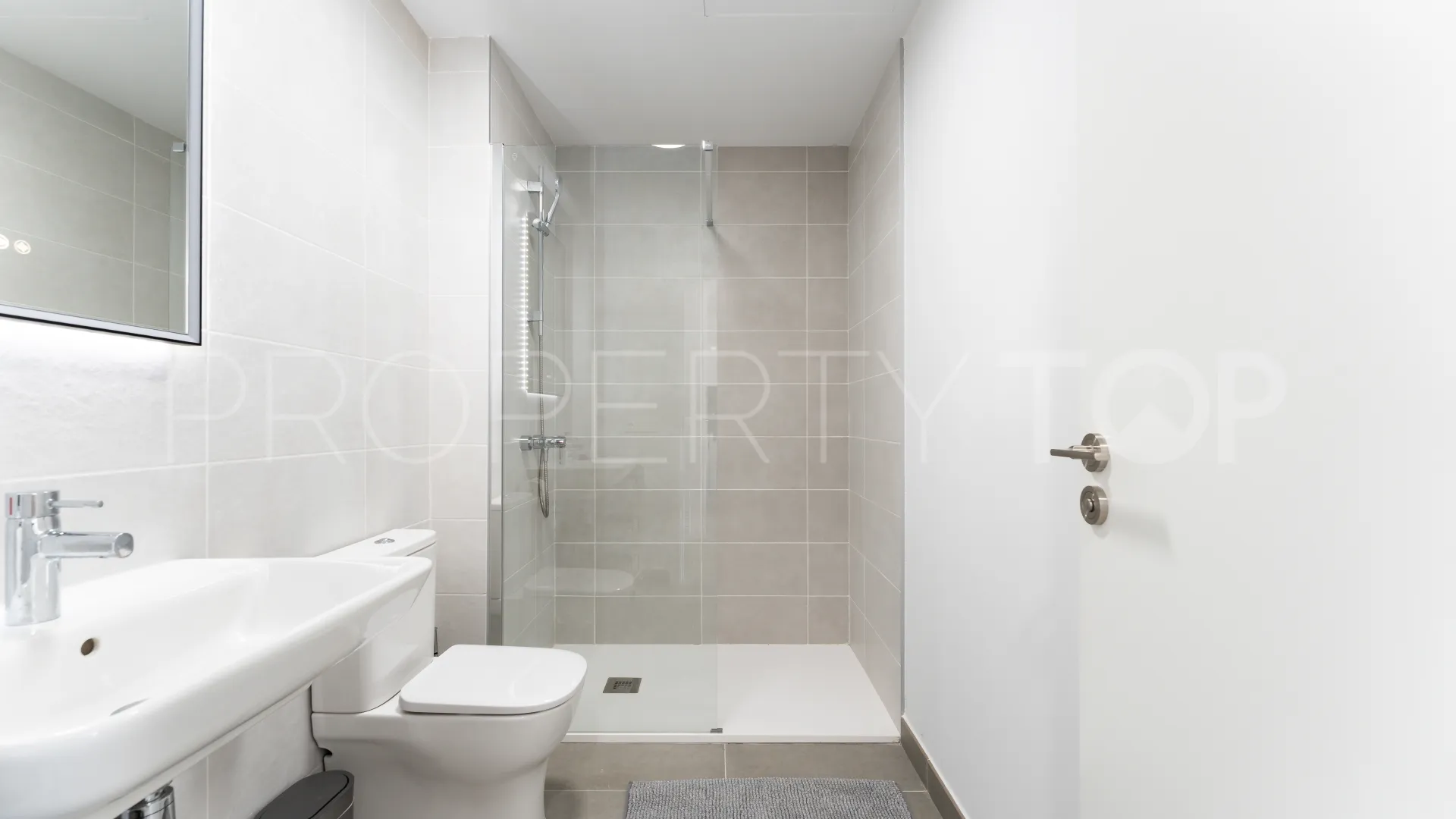 Se vende apartamento en Avda de Andalucia - Sierra de Estepona