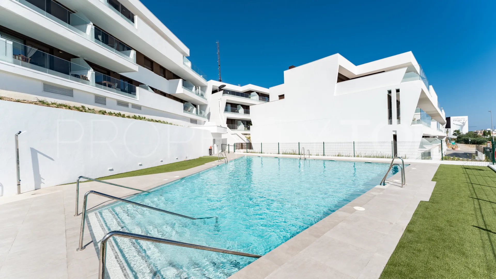 Se vende apartamento en Avda de Andalucia - Sierra de Estepona