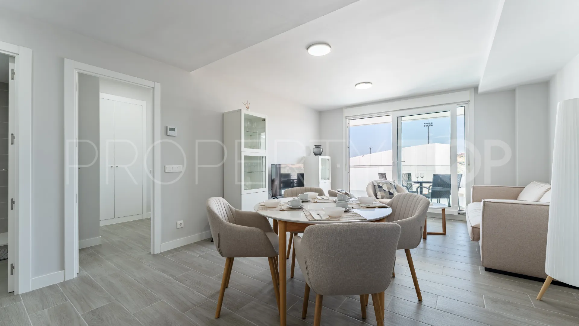 Se vende apartamento en Avda de Andalucia - Sierra de Estepona
