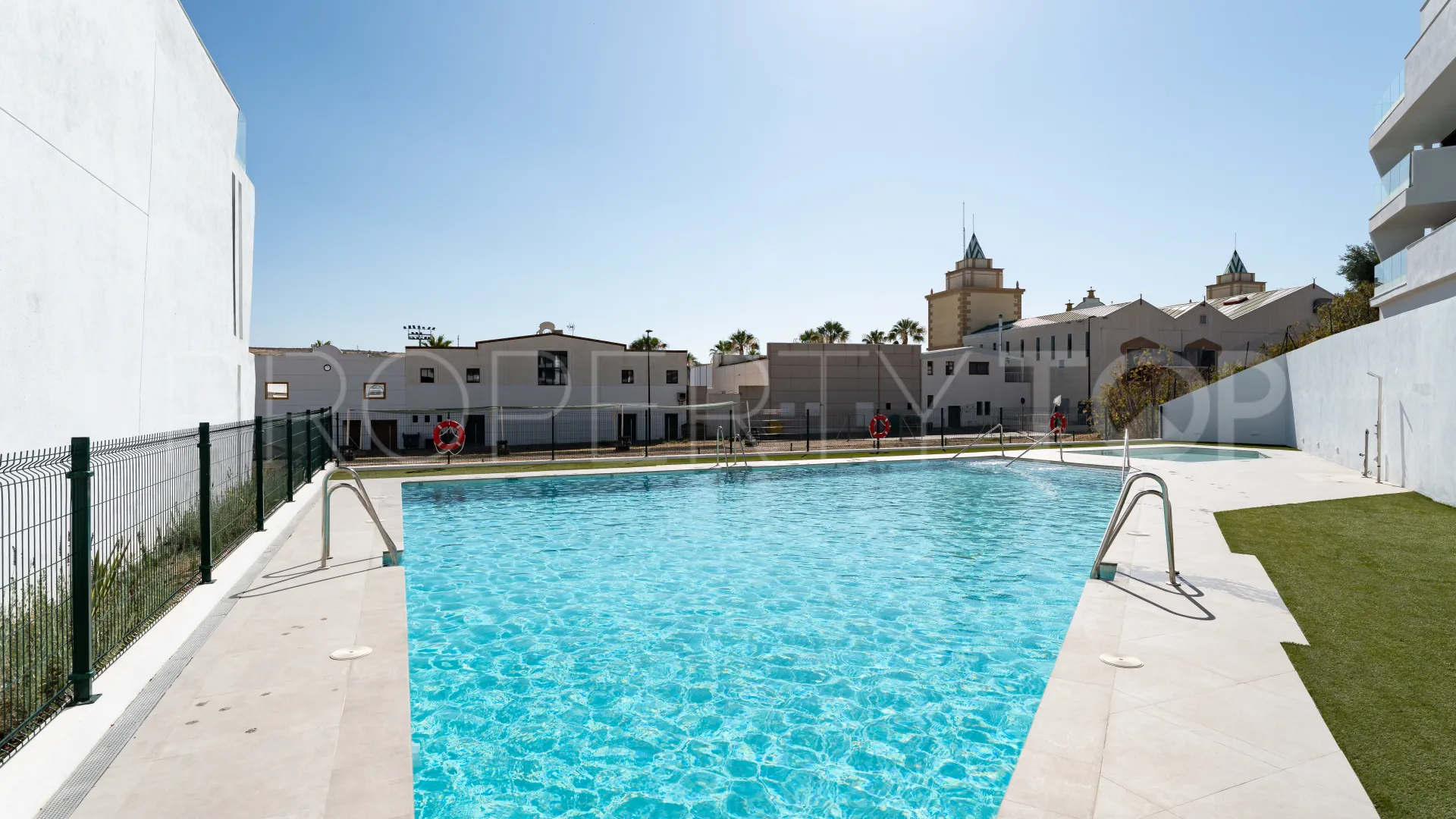 Se vende apartamento en Avda de Andalucia - Sierra de Estepona