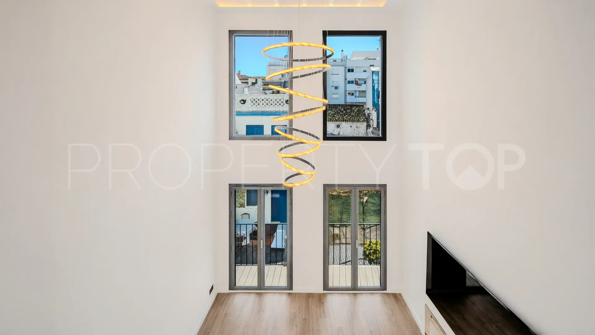 For sale town house in Estepona Old Town with 3 bedrooms
