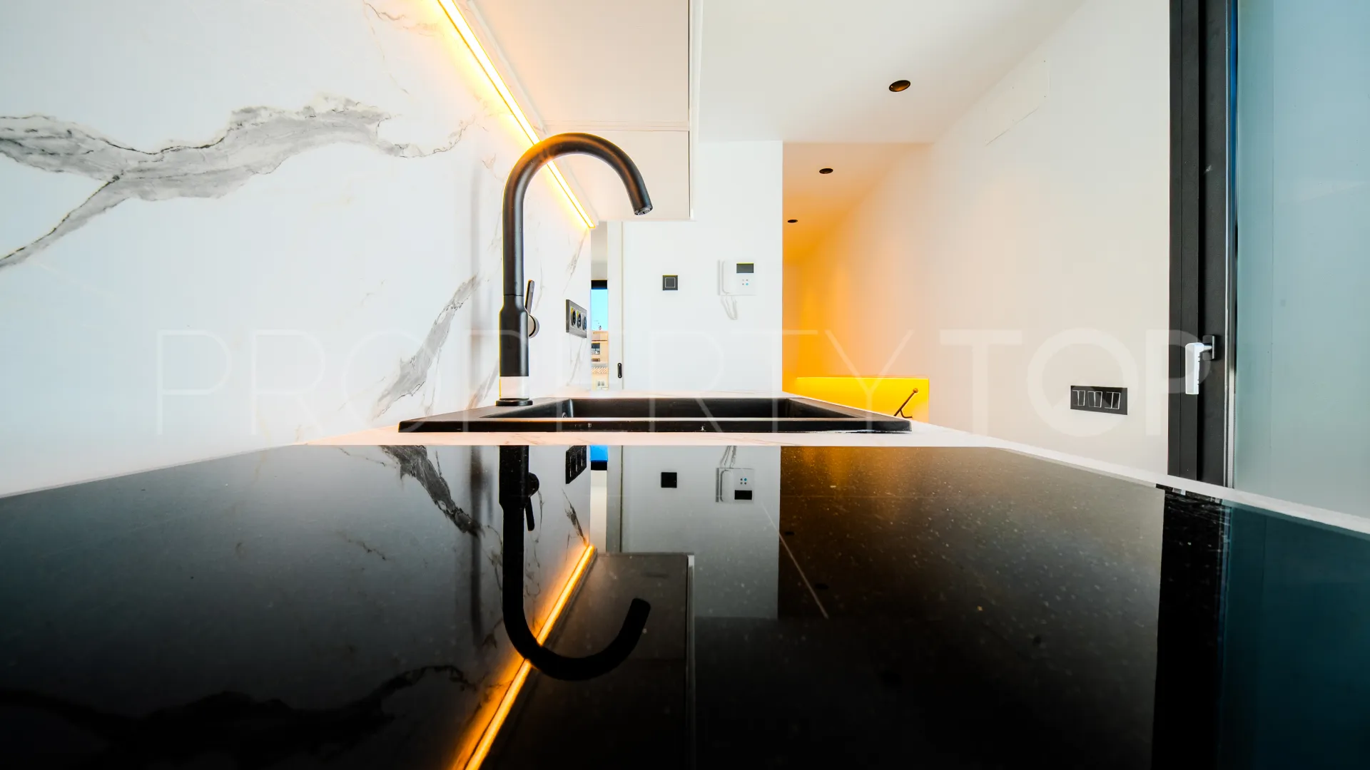 For sale town house in Estepona Old Town with 3 bedrooms