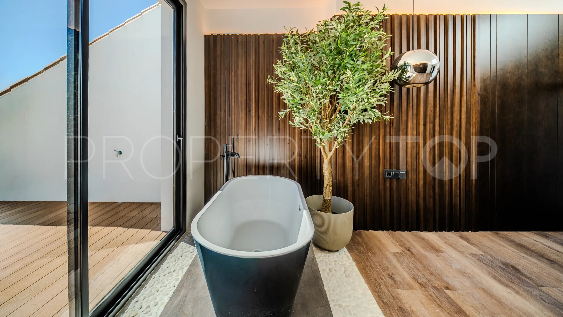 For sale town house in Estepona Old Town with 3 bedrooms