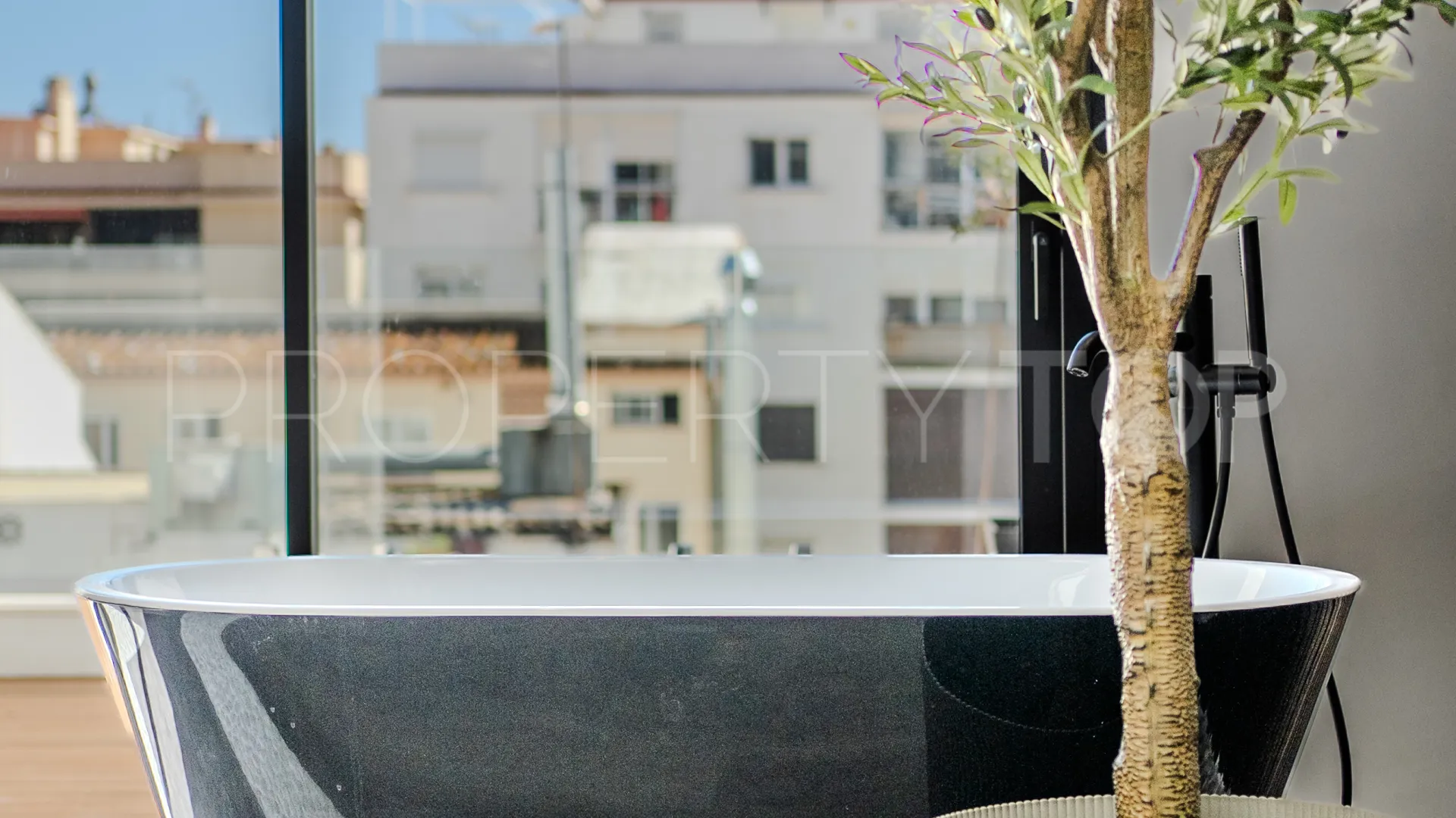 For sale town house in Estepona Old Town with 3 bedrooms