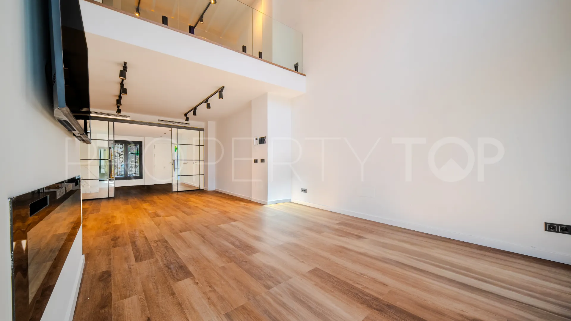For sale town house in Estepona Old Town with 3 bedrooms