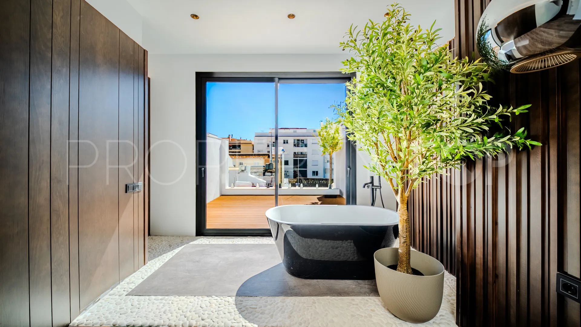 For sale town house in Estepona Old Town with 3 bedrooms