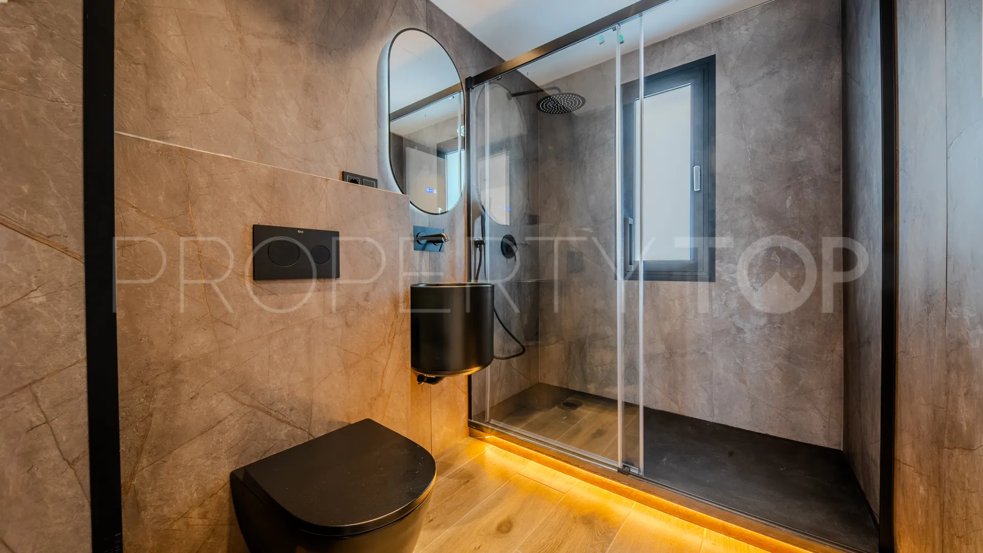 For sale town house in Estepona Old Town with 3 bedrooms