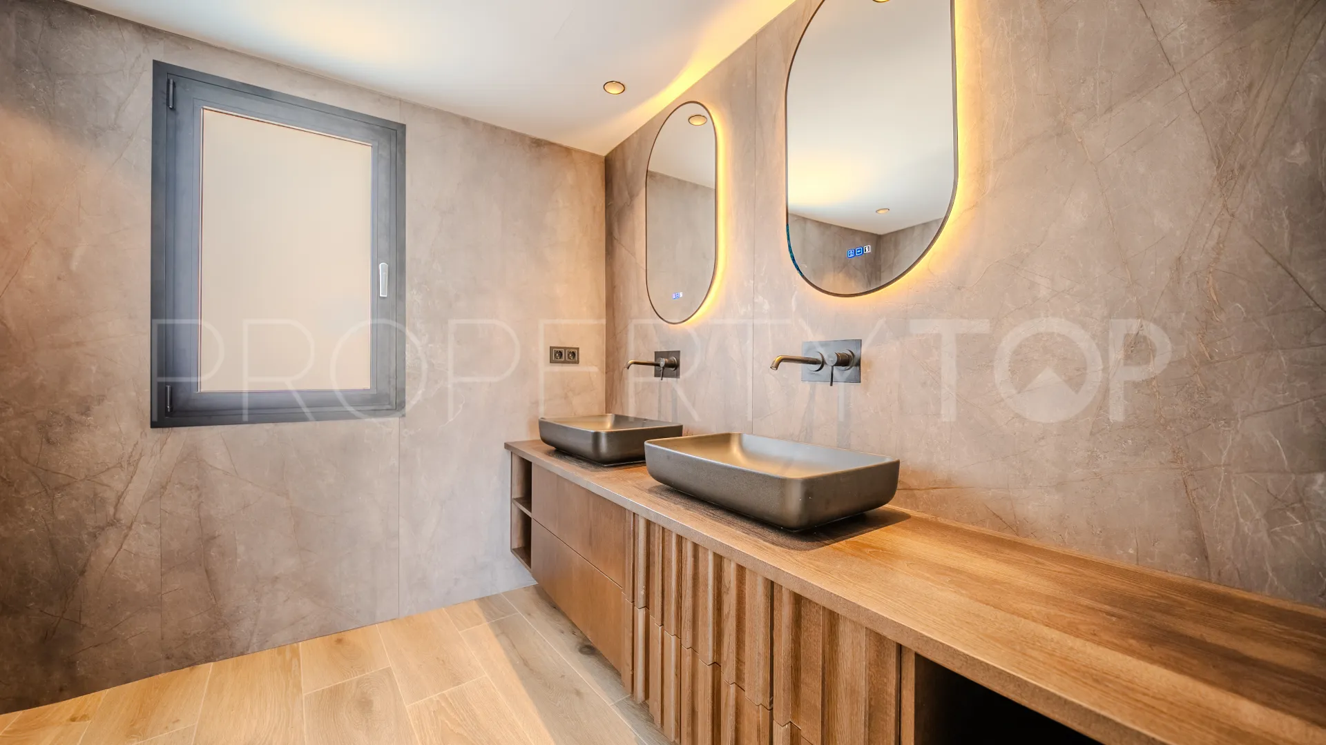 For sale town house in Estepona Old Town with 3 bedrooms