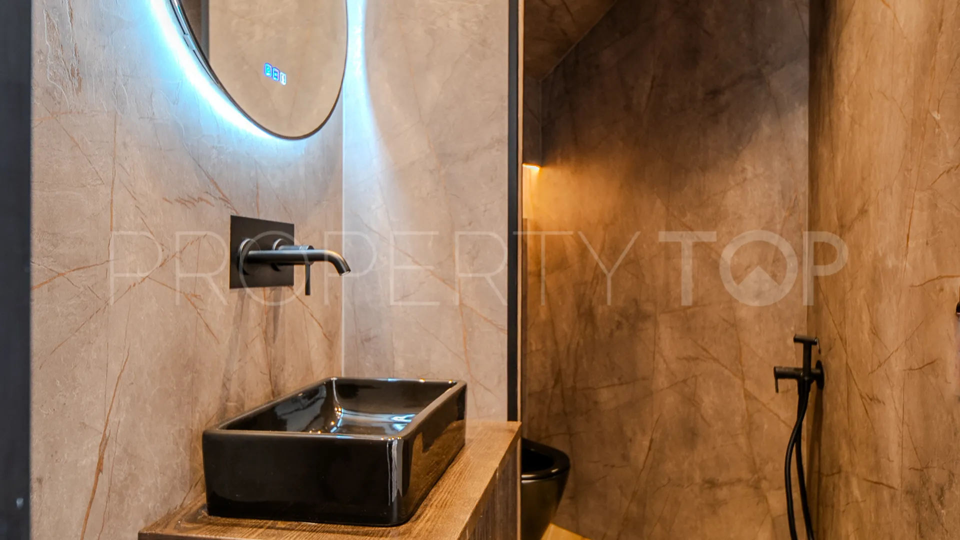 For sale town house in Estepona Old Town with 3 bedrooms