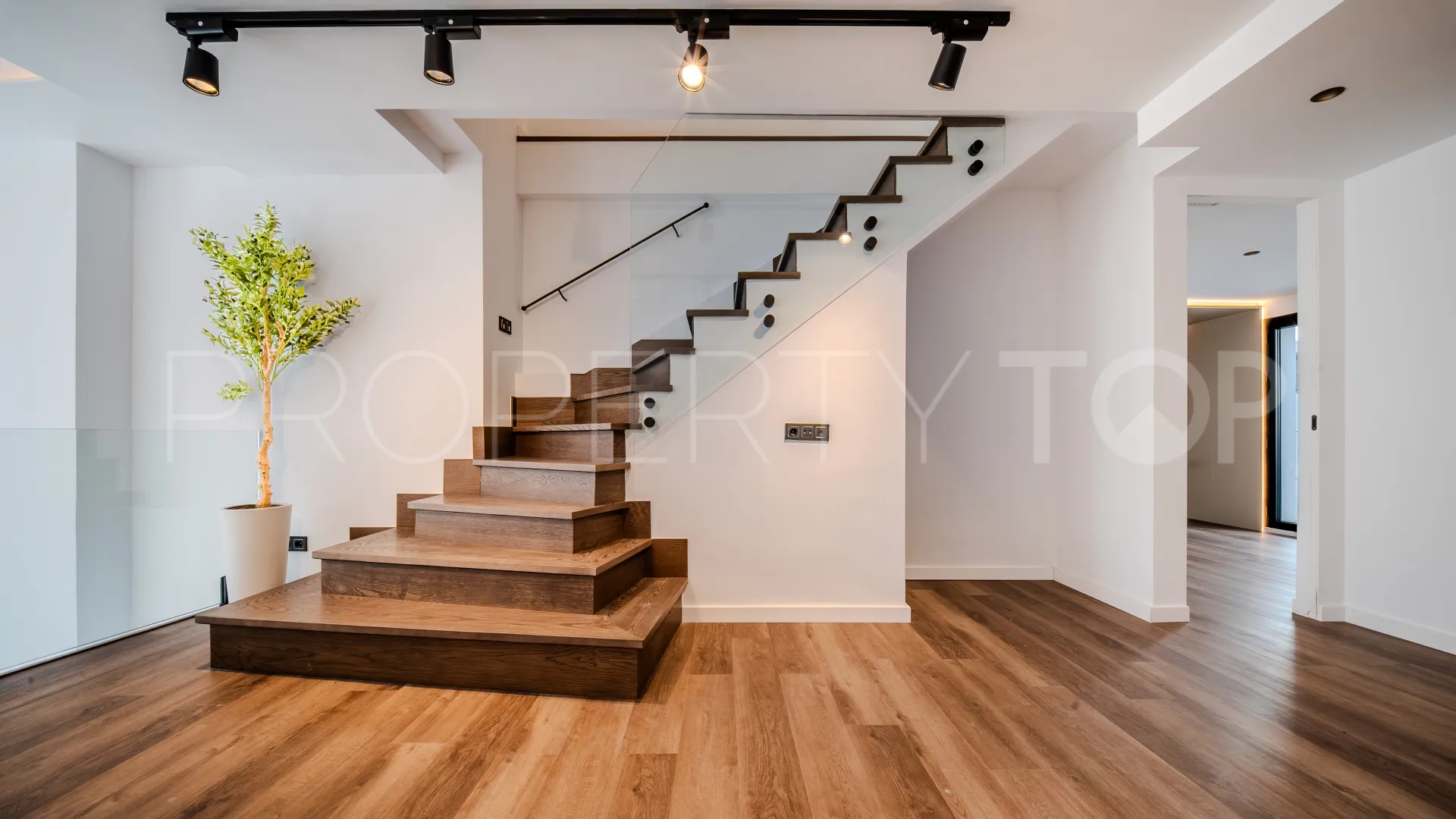 For sale town house in Estepona Old Town with 3 bedrooms