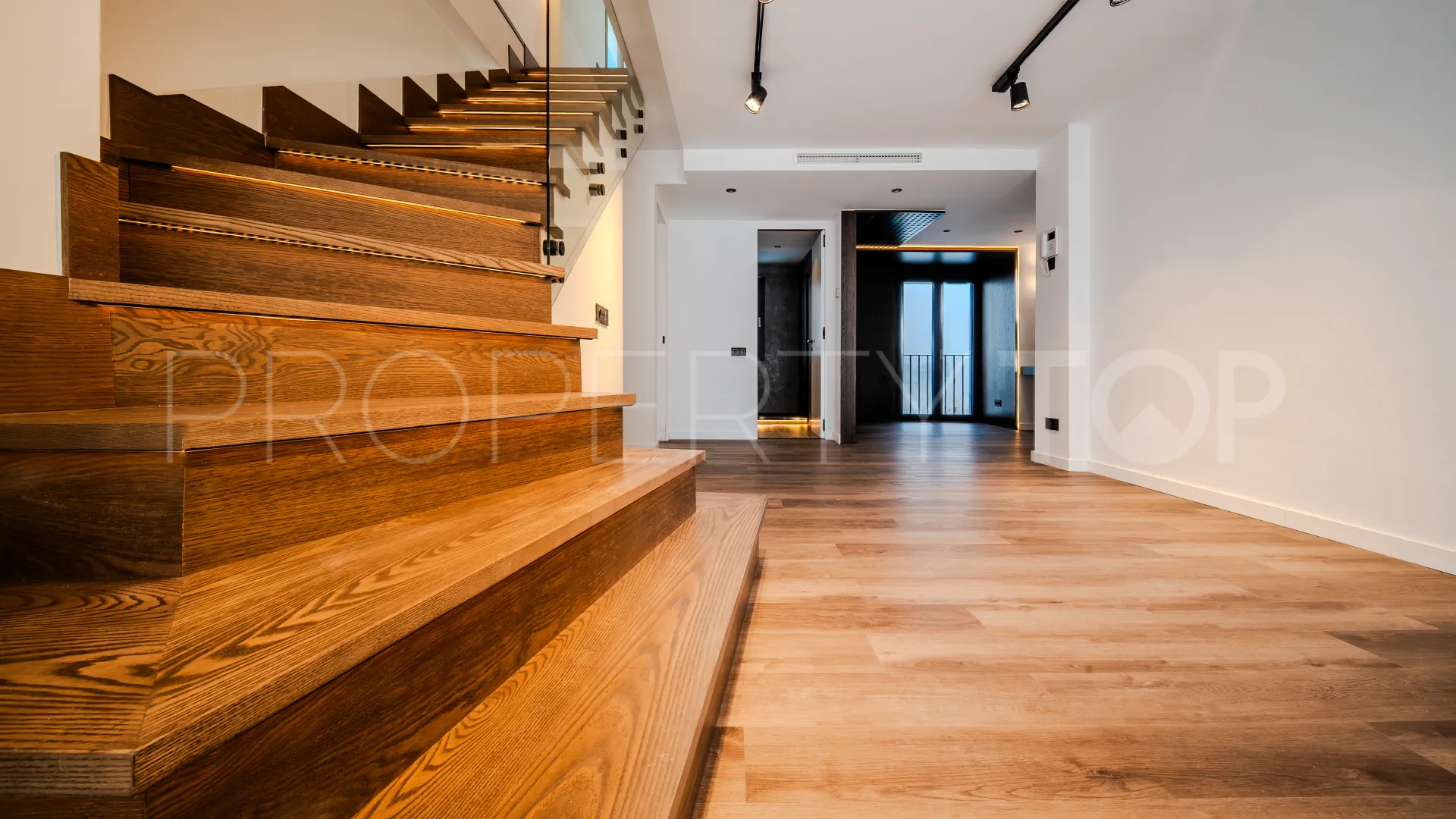 For sale town house in Estepona Old Town with 3 bedrooms