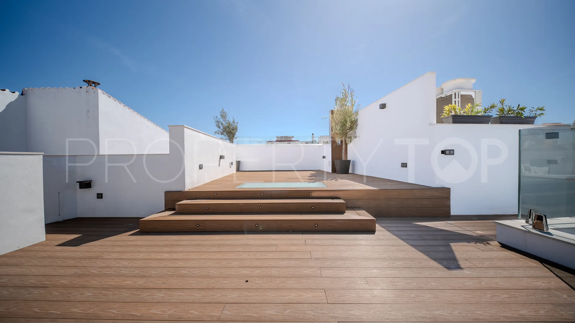 For sale town house in Estepona Old Town with 3 bedrooms
