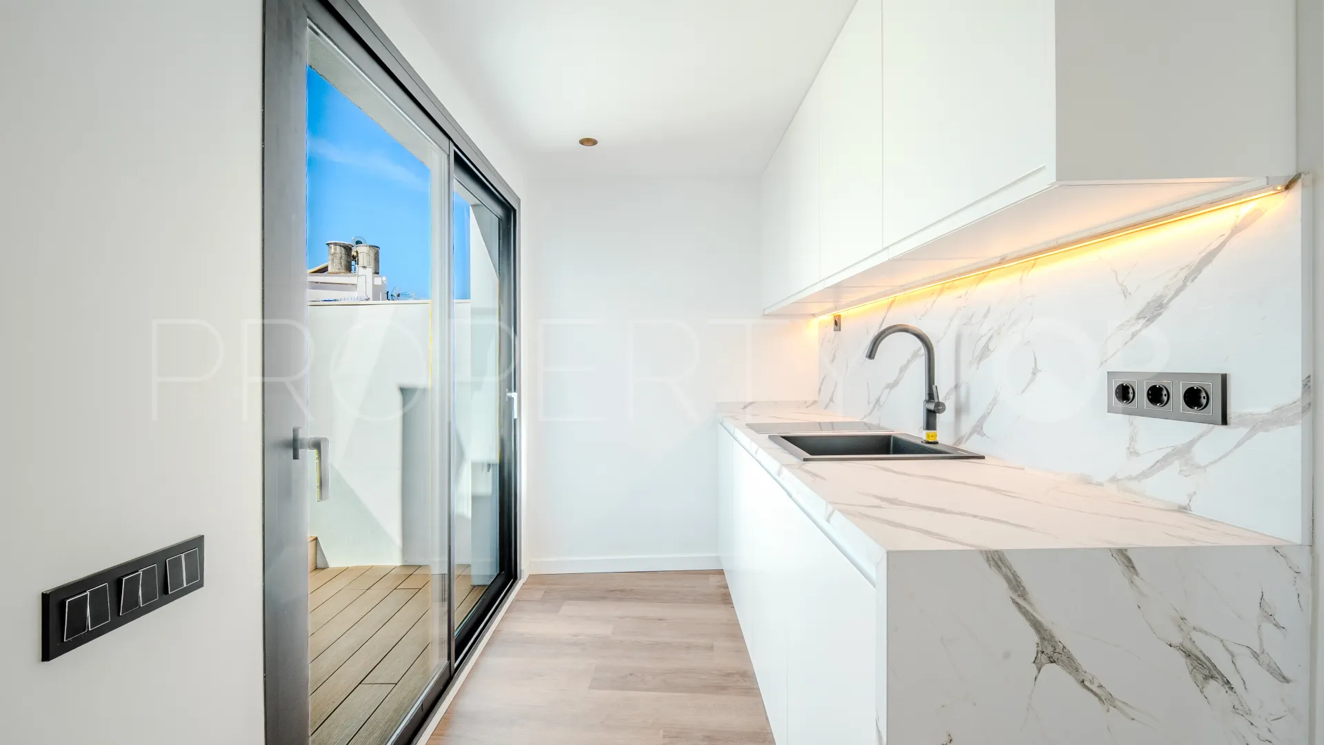 For sale town house in Estepona Old Town with 3 bedrooms