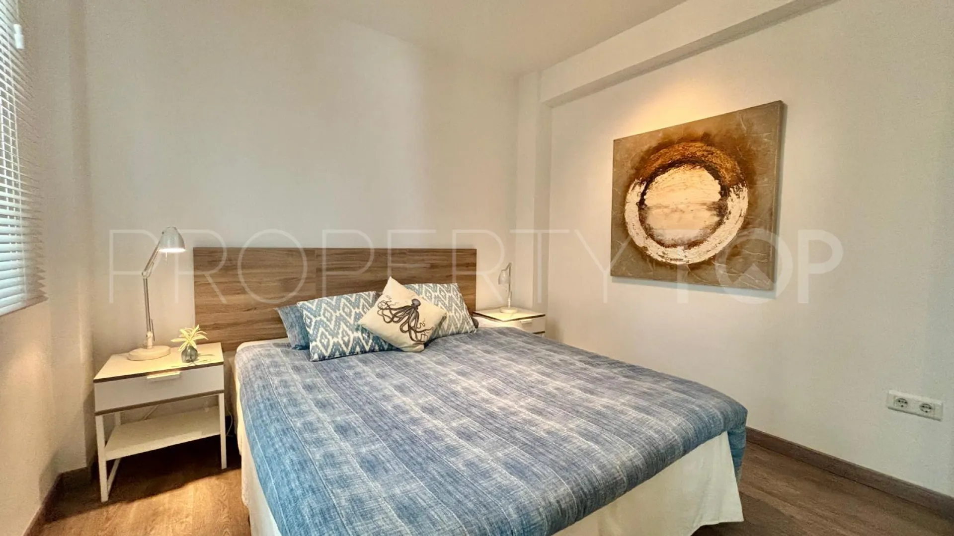 Apartamento con 2 dormitorios en venta en Estepona Centro