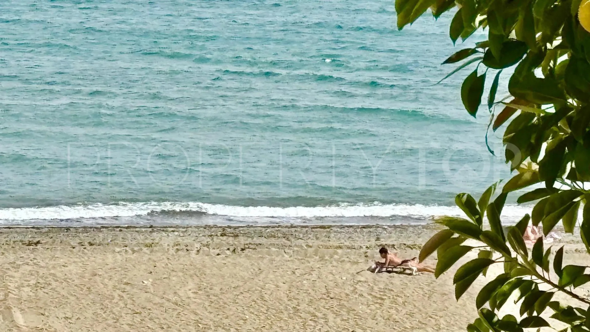 Apartamento con 2 dormitorios en venta en Estepona Centro