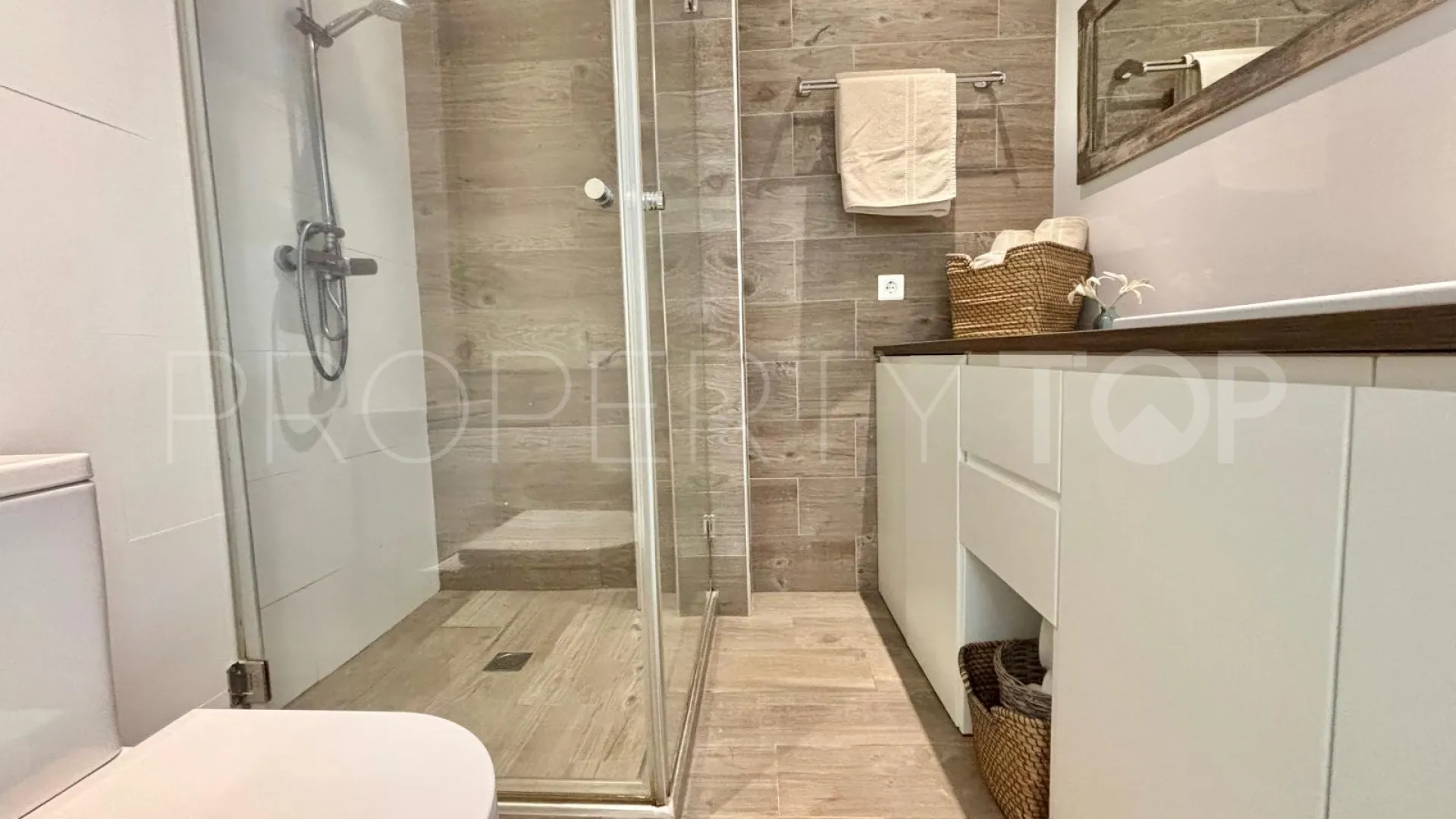 Apartamento con 2 dormitorios en venta en Estepona Centro