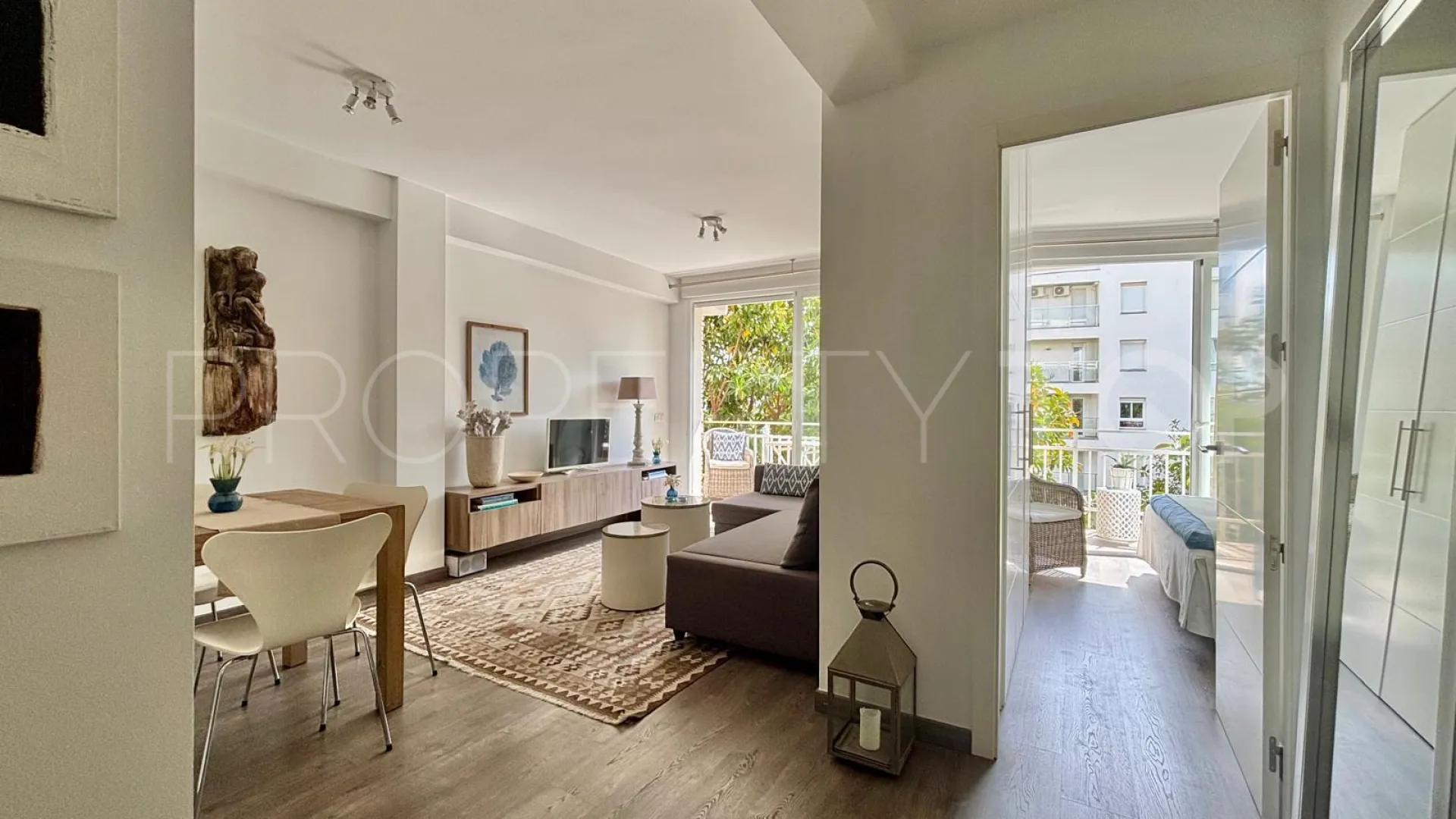 Apartamento con 2 dormitorios en venta en Estepona Centro