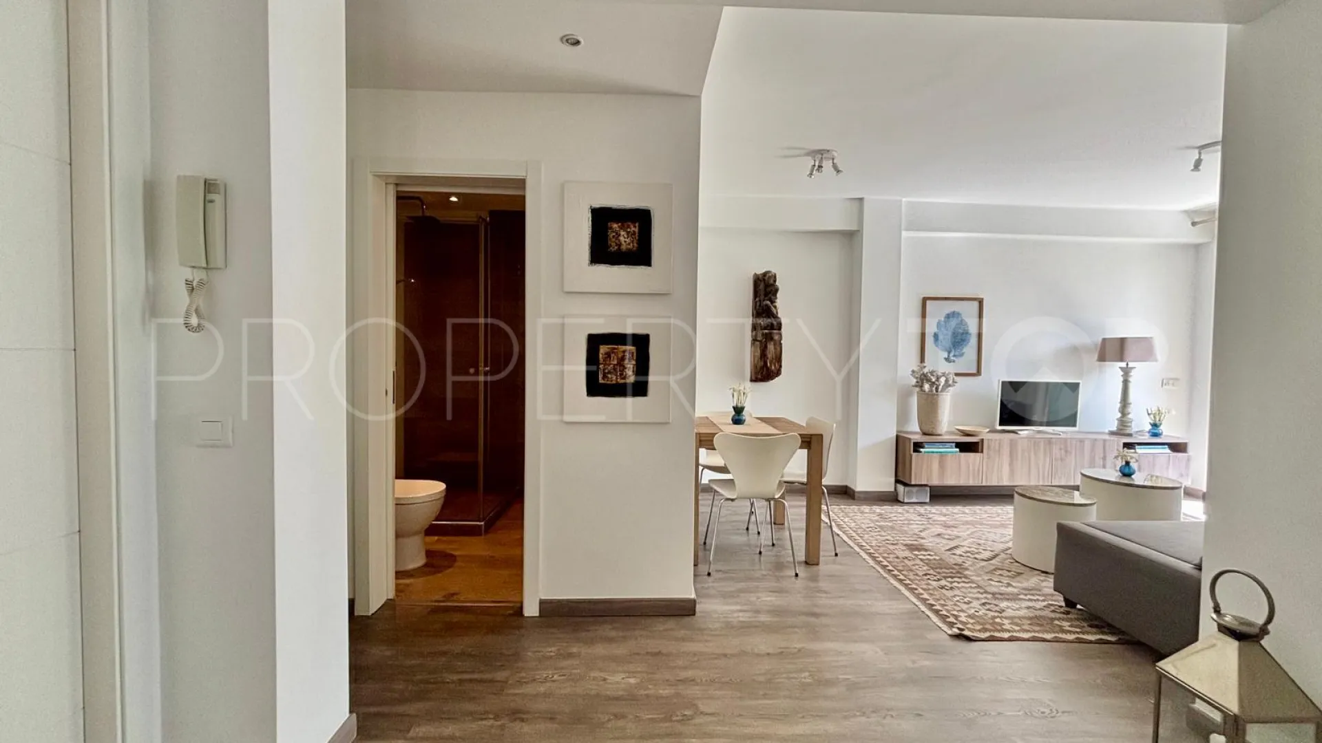 Apartamento con 2 dormitorios en venta en Estepona Centro