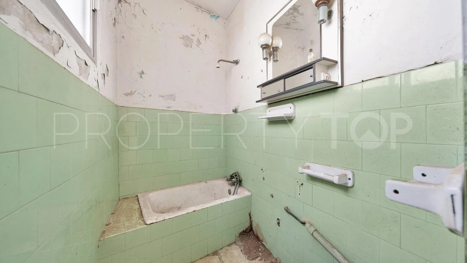 Se vende casa en La Linea de la Concepcion
