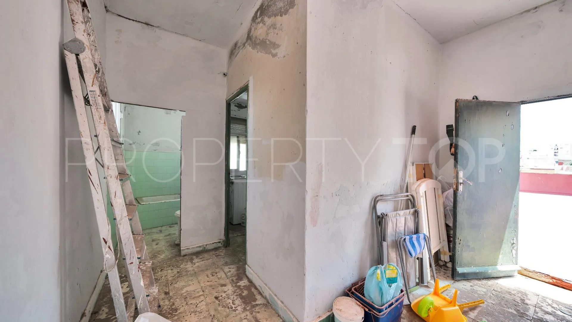 Se vende casa en La Linea de la Concepcion