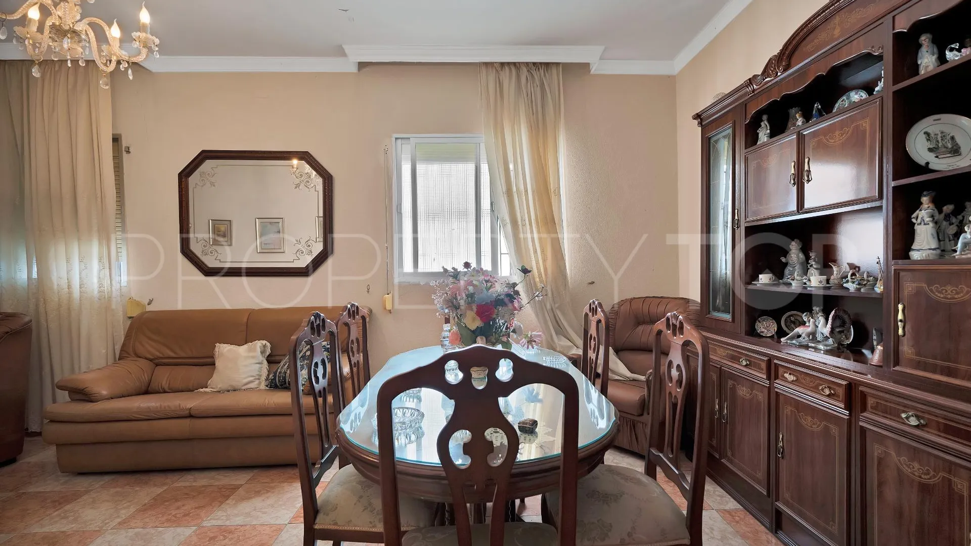 Se vende casa en La Linea de la Concepcion