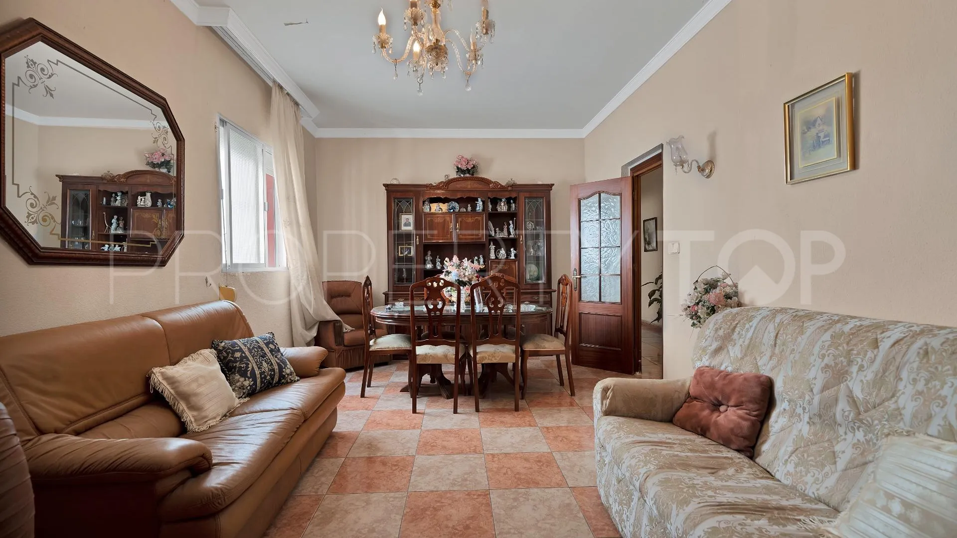 Se vende casa en La Linea de la Concepcion