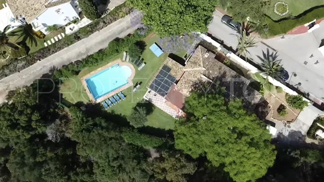 For sale villa with 5 bedrooms in Elviria