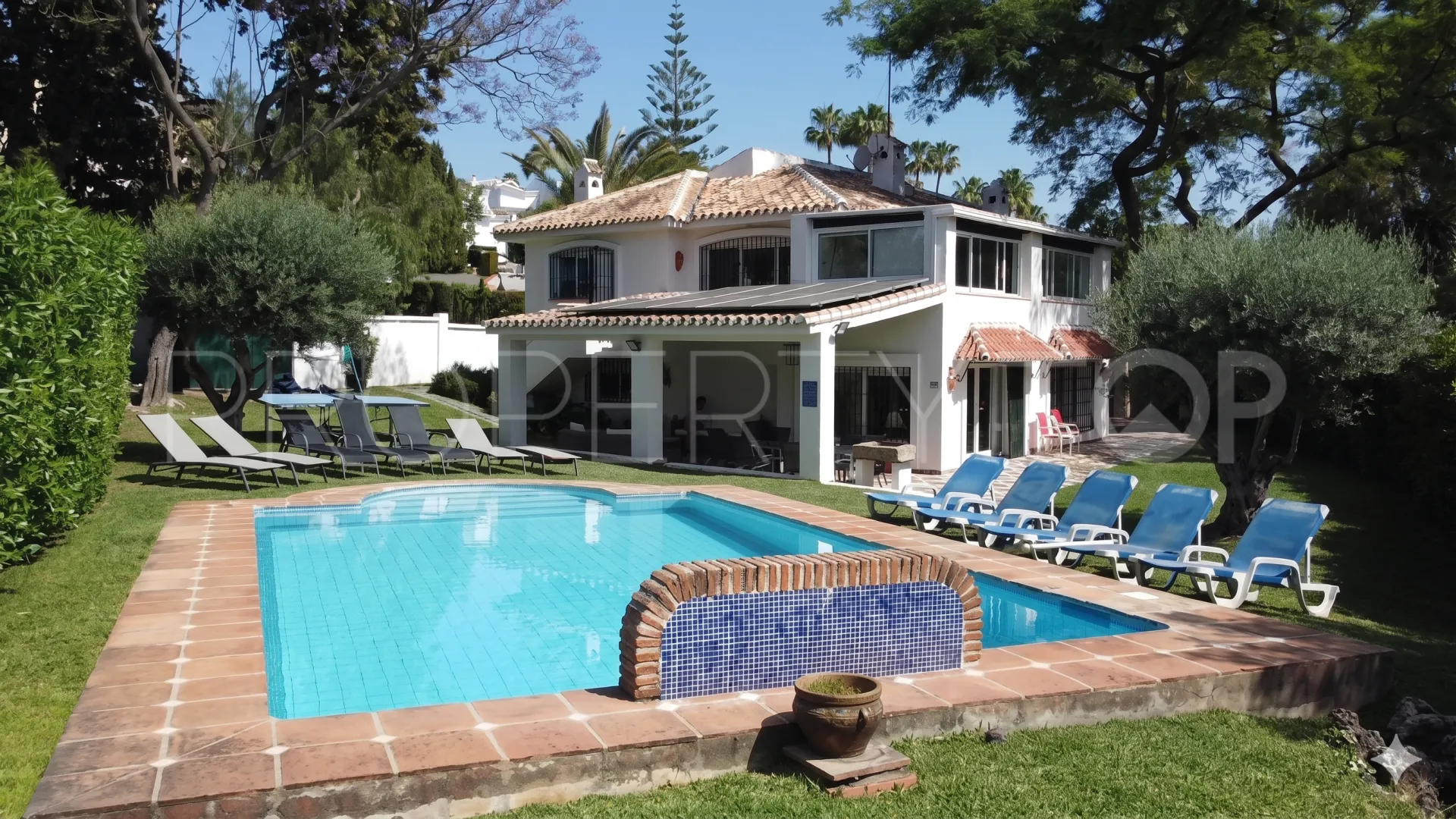 For sale villa with 5 bedrooms in Elviria