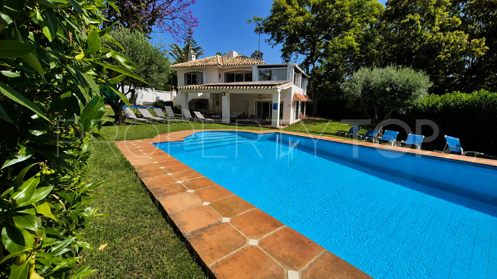 For sale villa with 5 bedrooms in Elviria