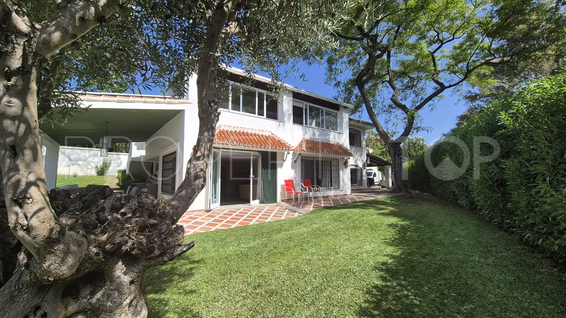 For sale villa with 5 bedrooms in Elviria