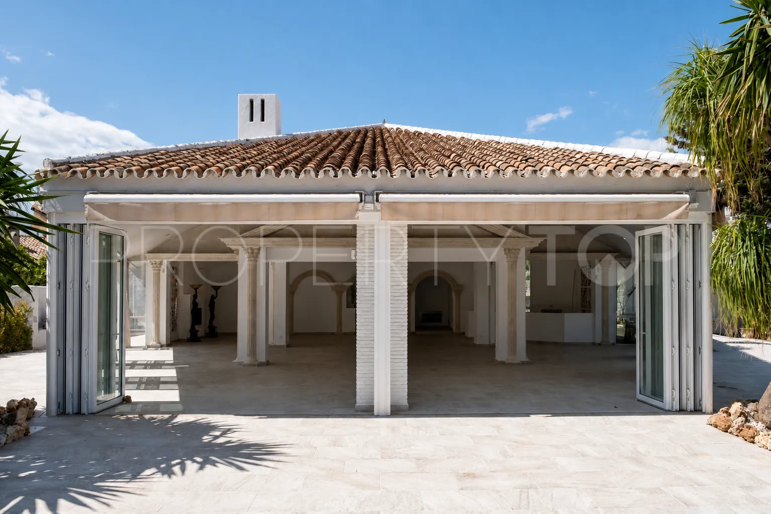 El Pilar, negocio a la venta