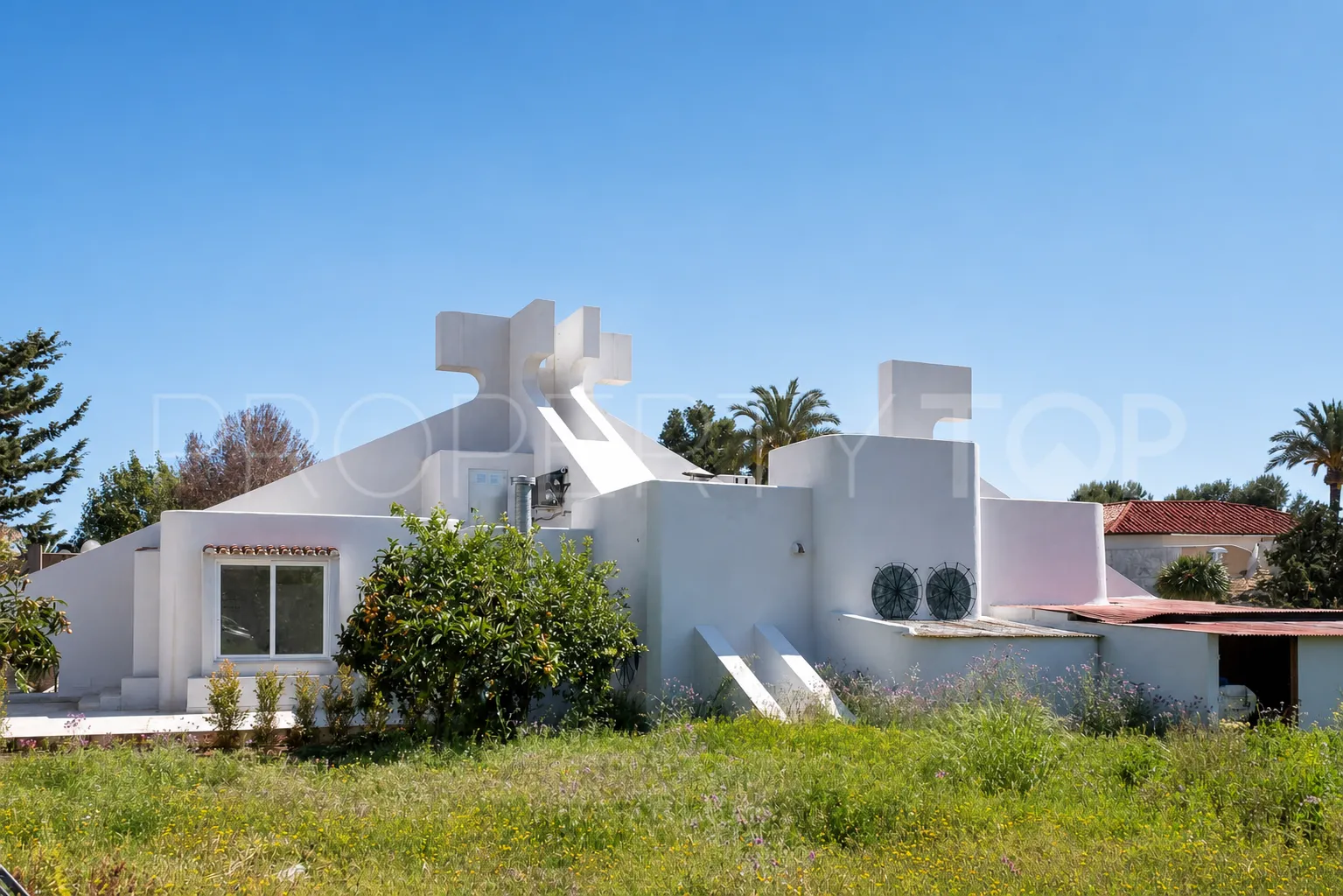 El Pilar, negocio a la venta