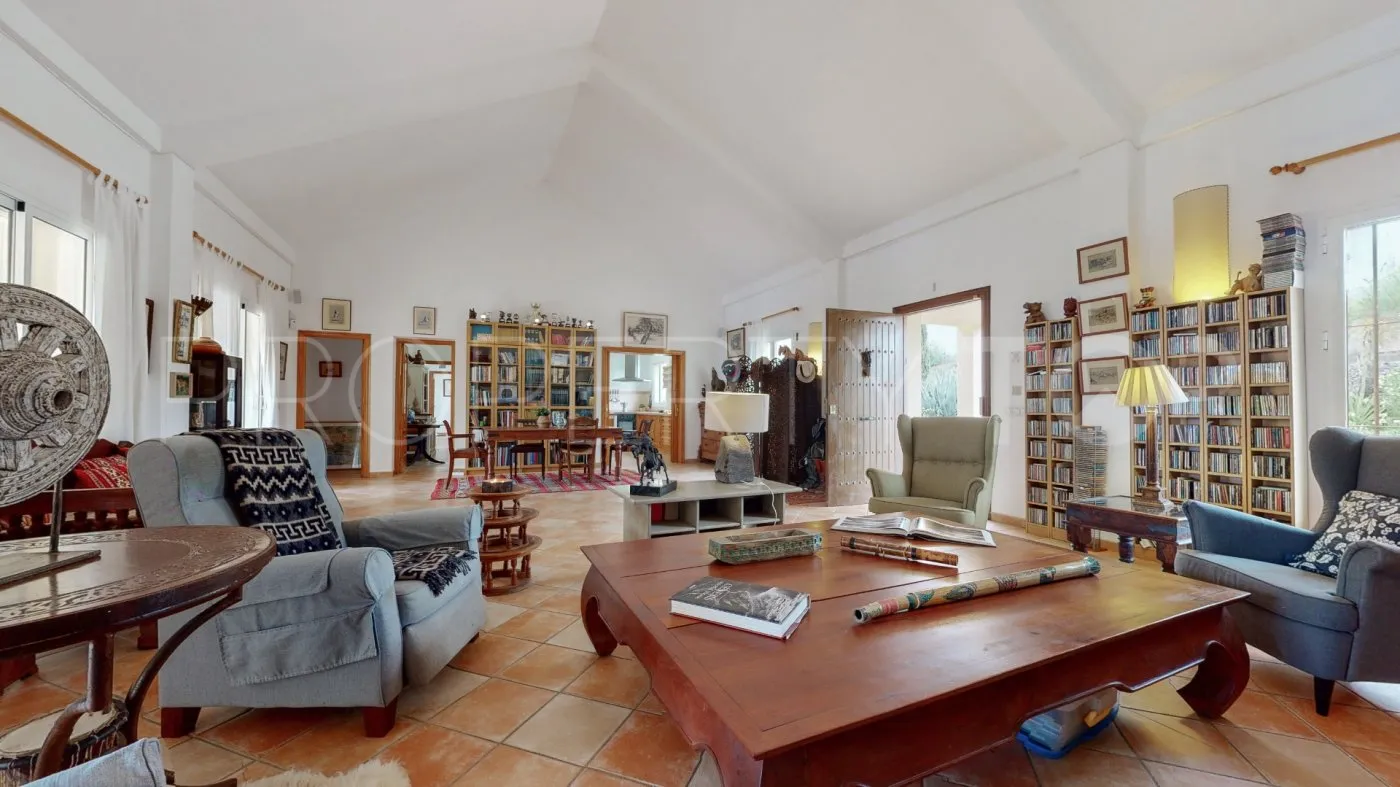 For sale villa in San Martin del Tesorillo
